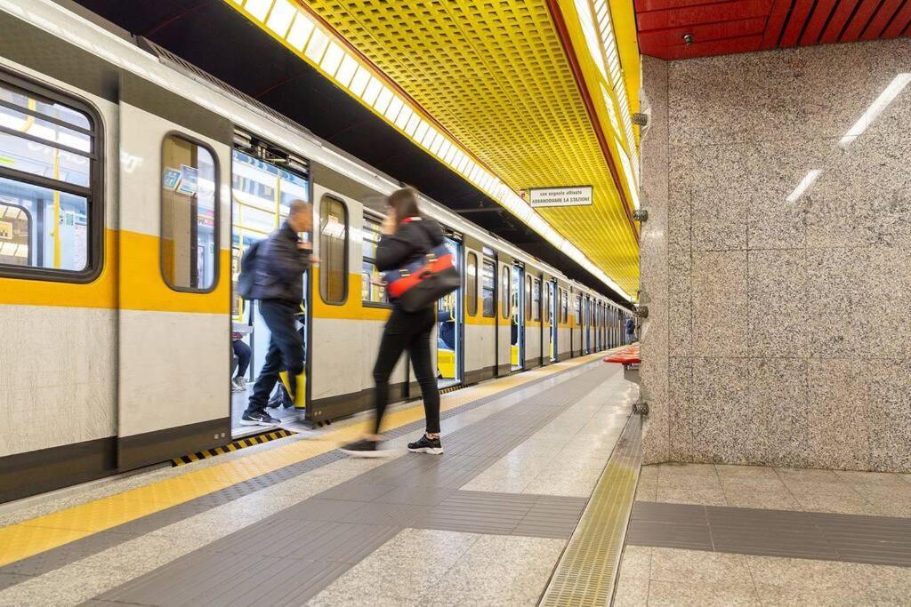 Appartamento - Stazione Centrale Milan Bagian luar foto